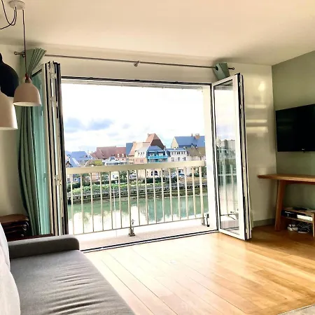 Arlettetrouville 40m2, 2 Pieces Hyper Centre Vue Pour 4 Personnes Avec Bebe, Arlette ! Apartman *